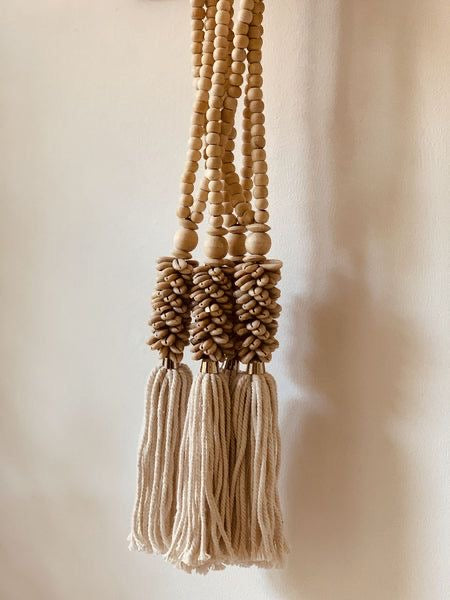COLLAR MAUI CARACOLES Y BORLAS DE MADERA DECORATIVO