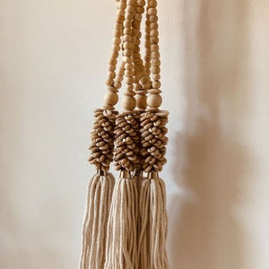 COLLAR MAUI CARACOLES Y BORLAS DE MADERA DECORATIVO