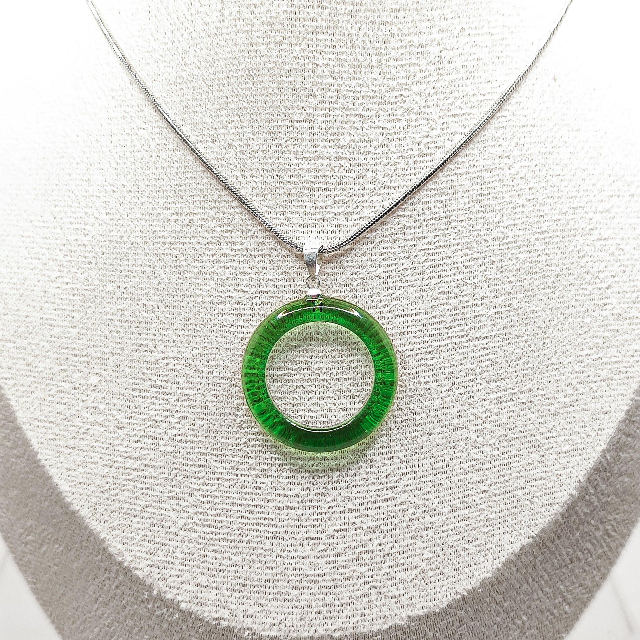 Collar Circular Color Verde Heinecken Colección Eternal