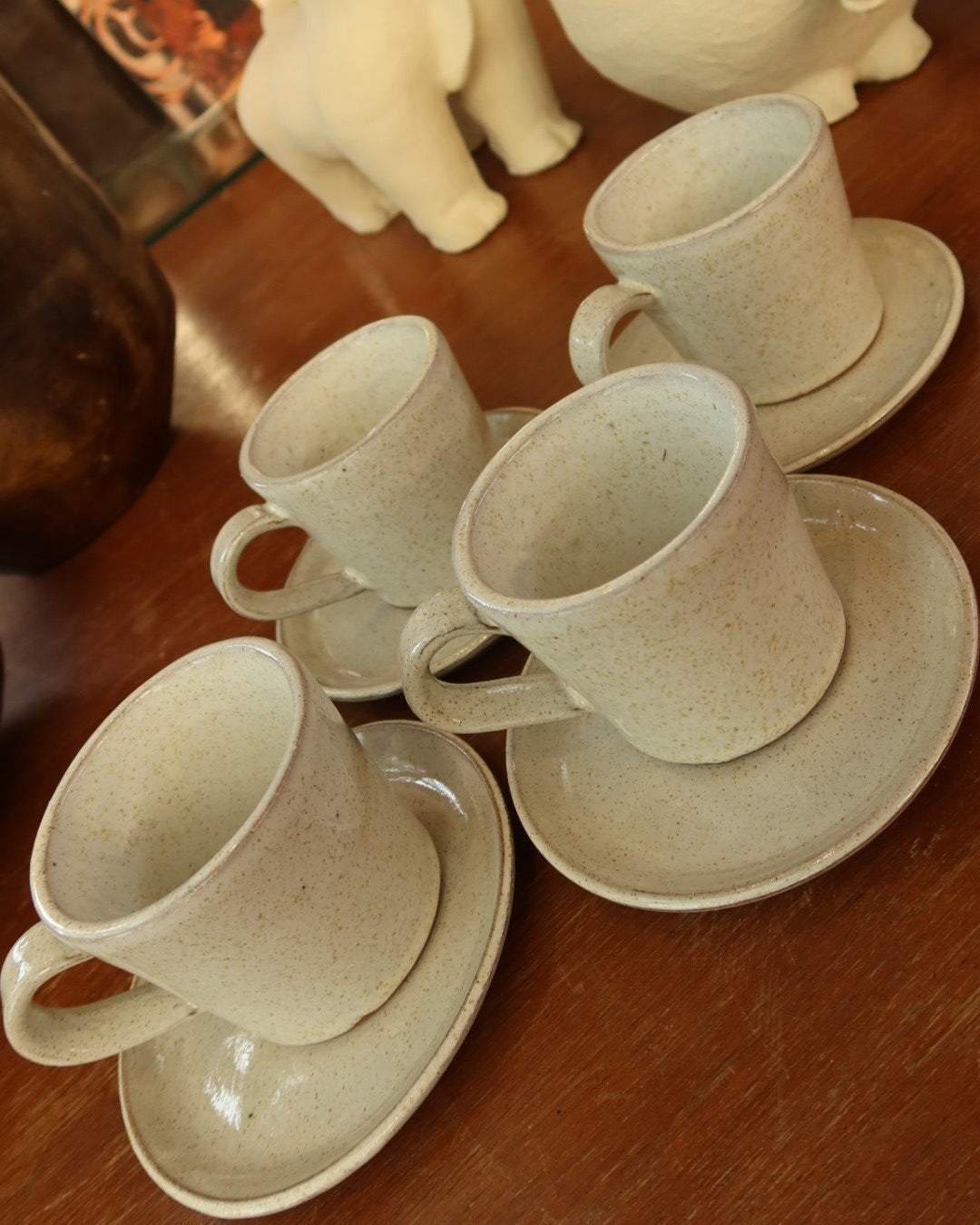 TUSCANY CUPS AND PLATES SET