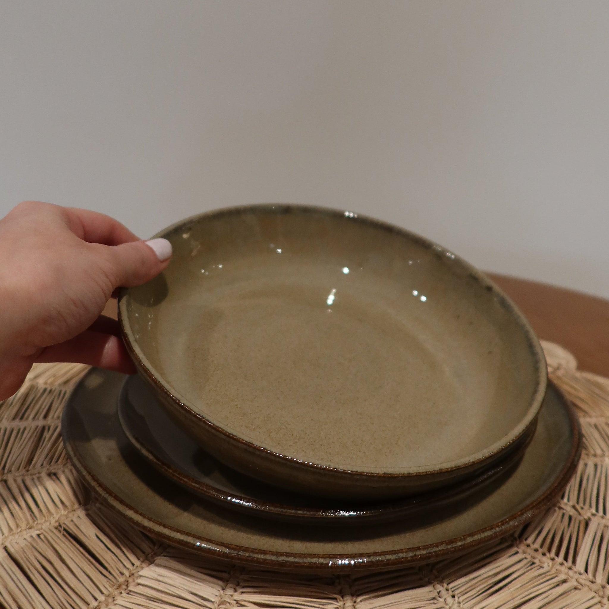 PLATO HONDO CERÁMICA ARTESANAL OLIVA