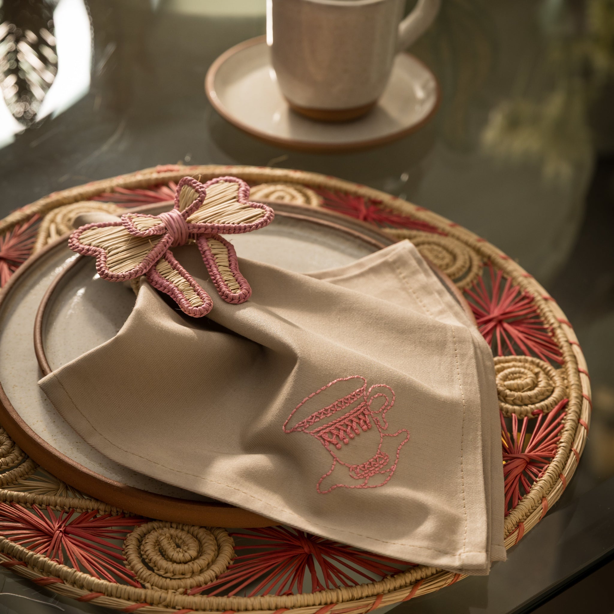 SERVILLETAS DE ALGODÓN BORDADO ARTESANAL - TAZAS ROSAS (PACK DE 6)