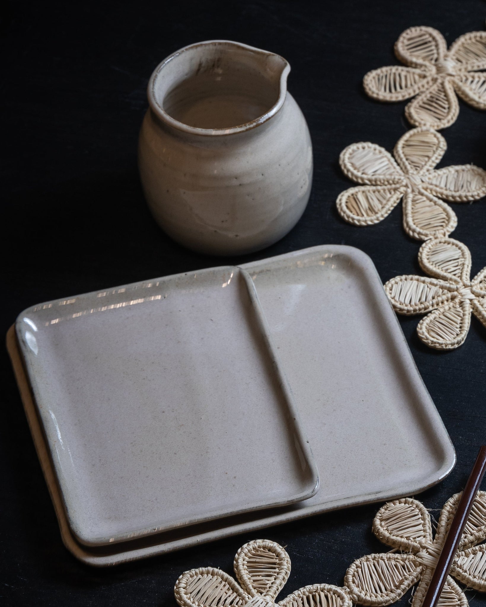 PLATO TIPO RECTANGULAR DE CERÁMICA - CREMA