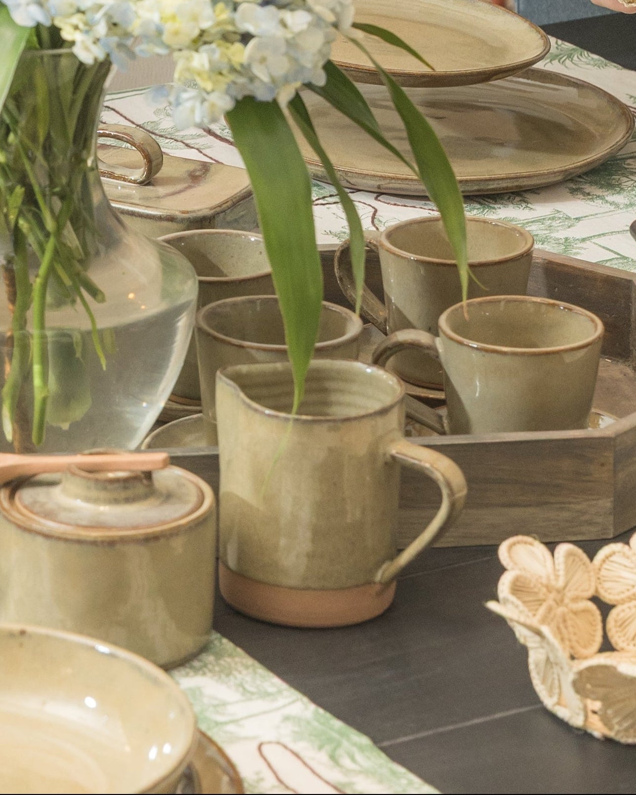 JARRA LECHERA DE CERÁMICA ARTESANAL - OLIVA