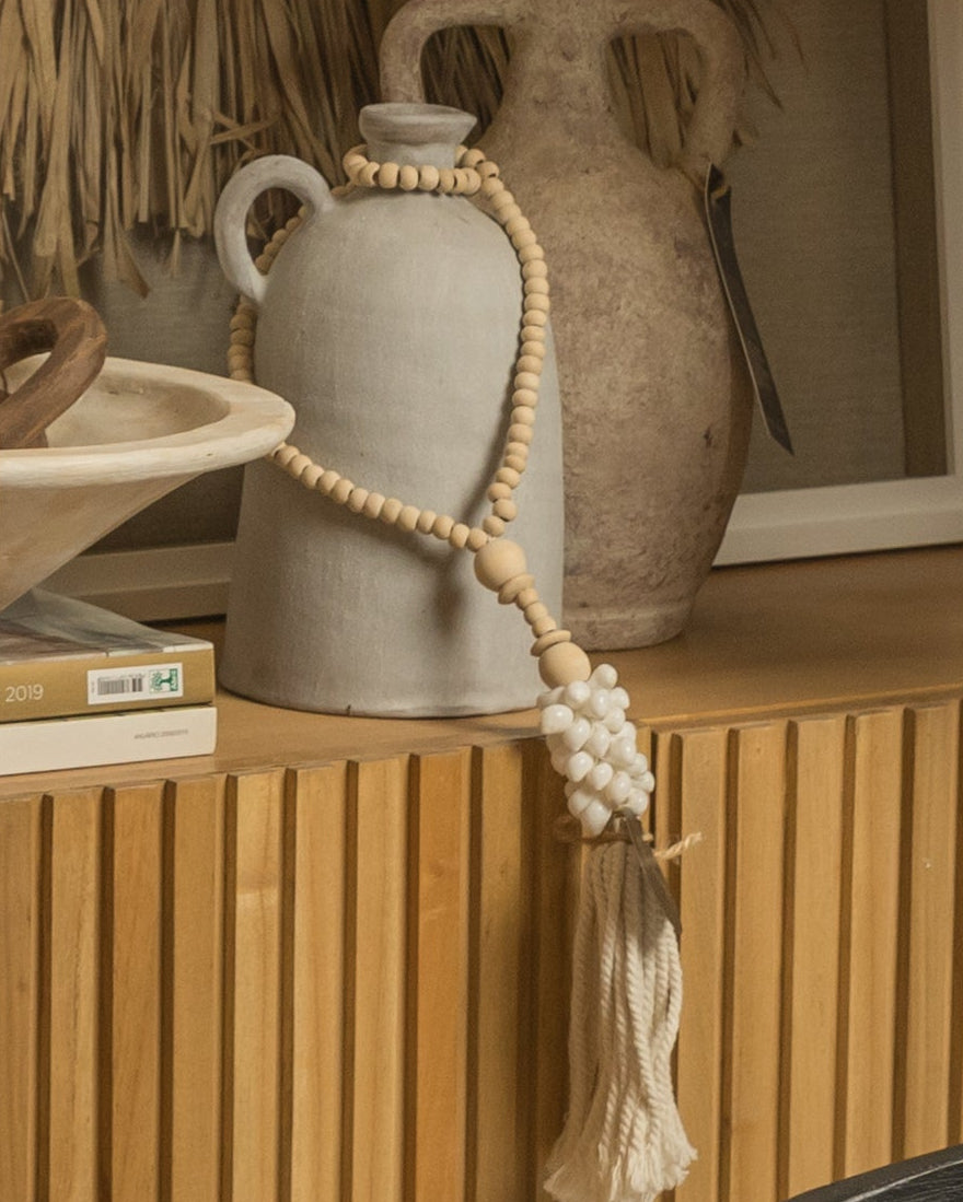 COLLAR MAUI CARACOLES Y BORLAS DE MADERA DECORATIVO