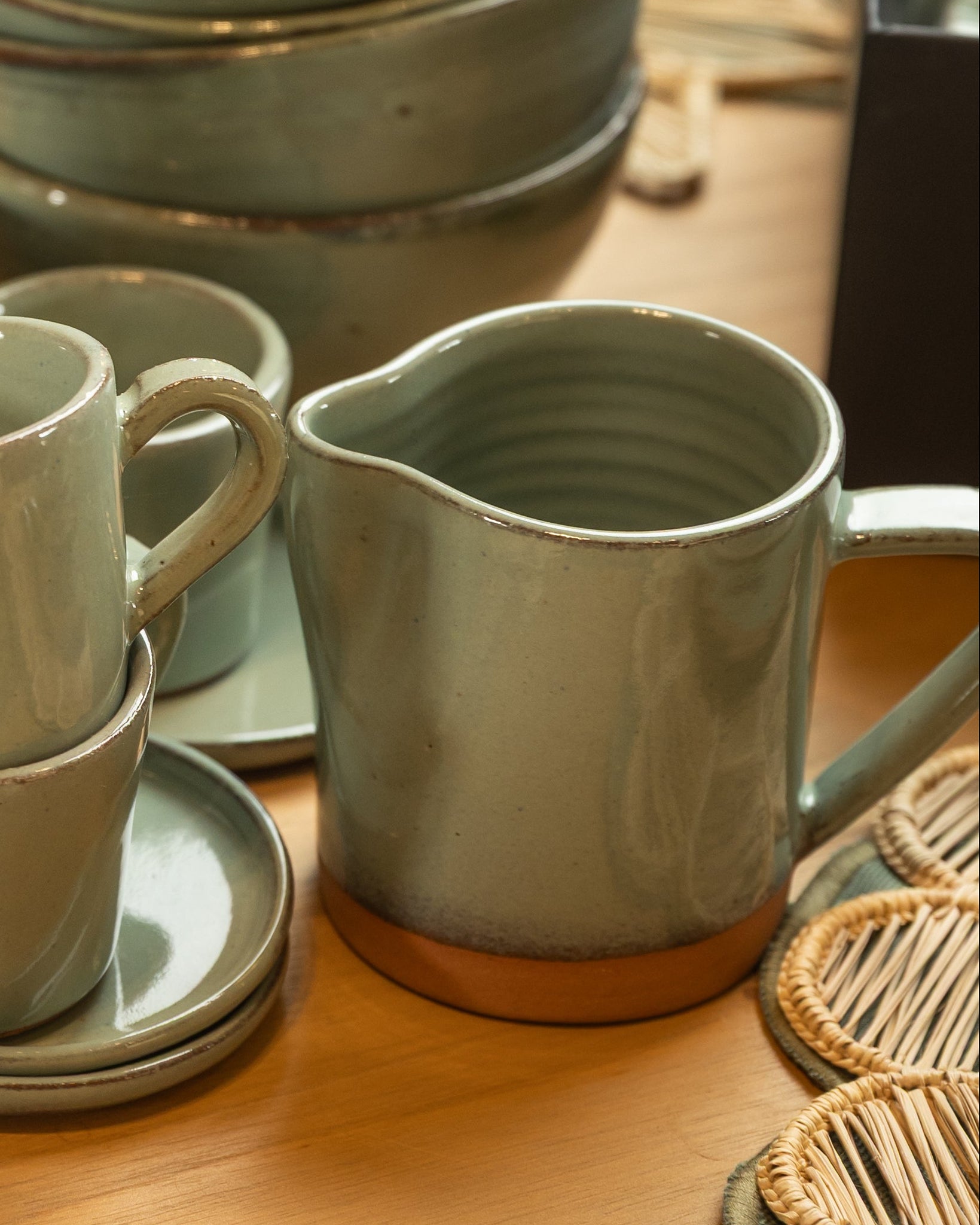 JARRA LECHERA DE CERÁMICA ARTESANAL - LAUREL