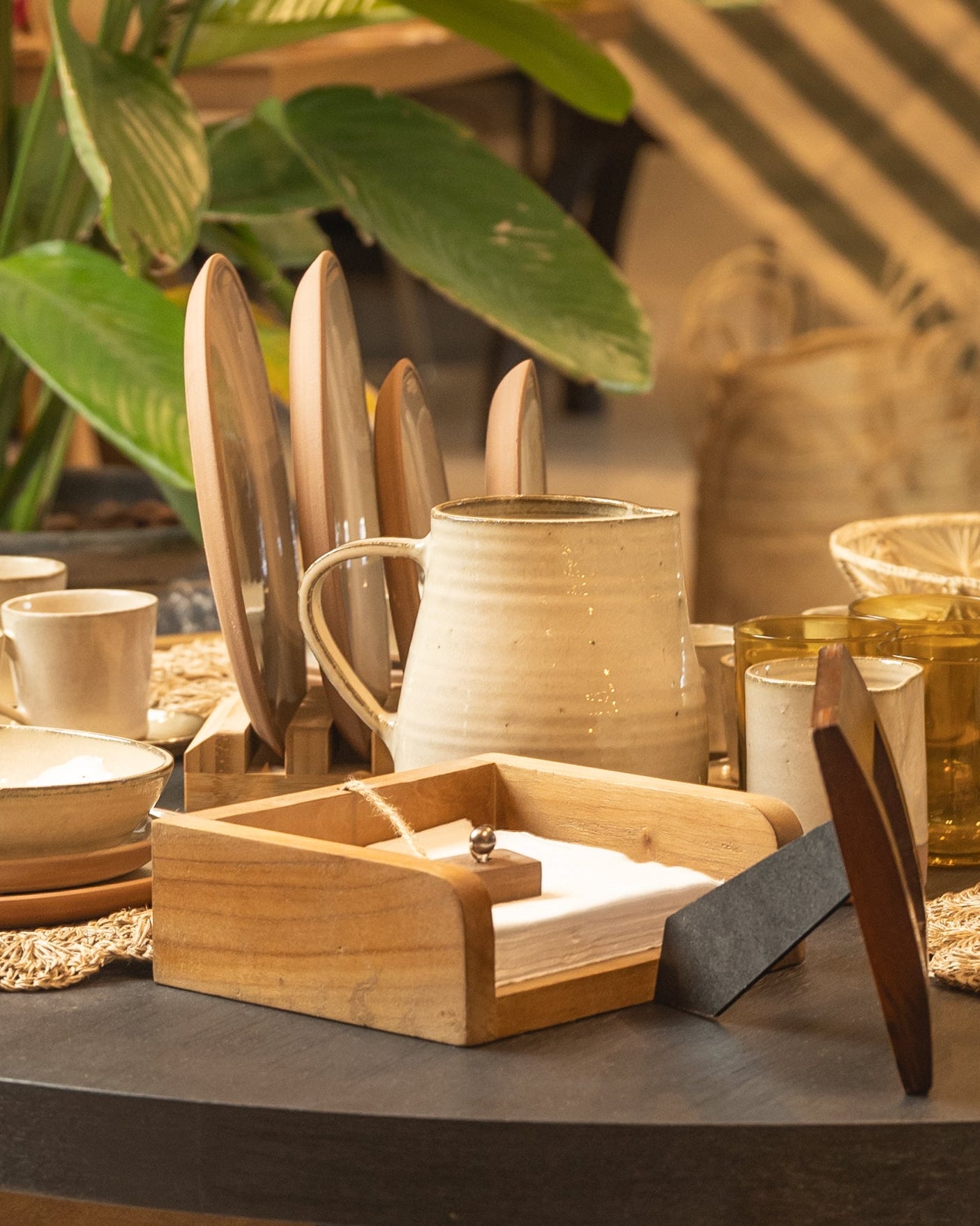 JARRA DE AGUA DE CERÁMICA ESMALTADA - CREMA