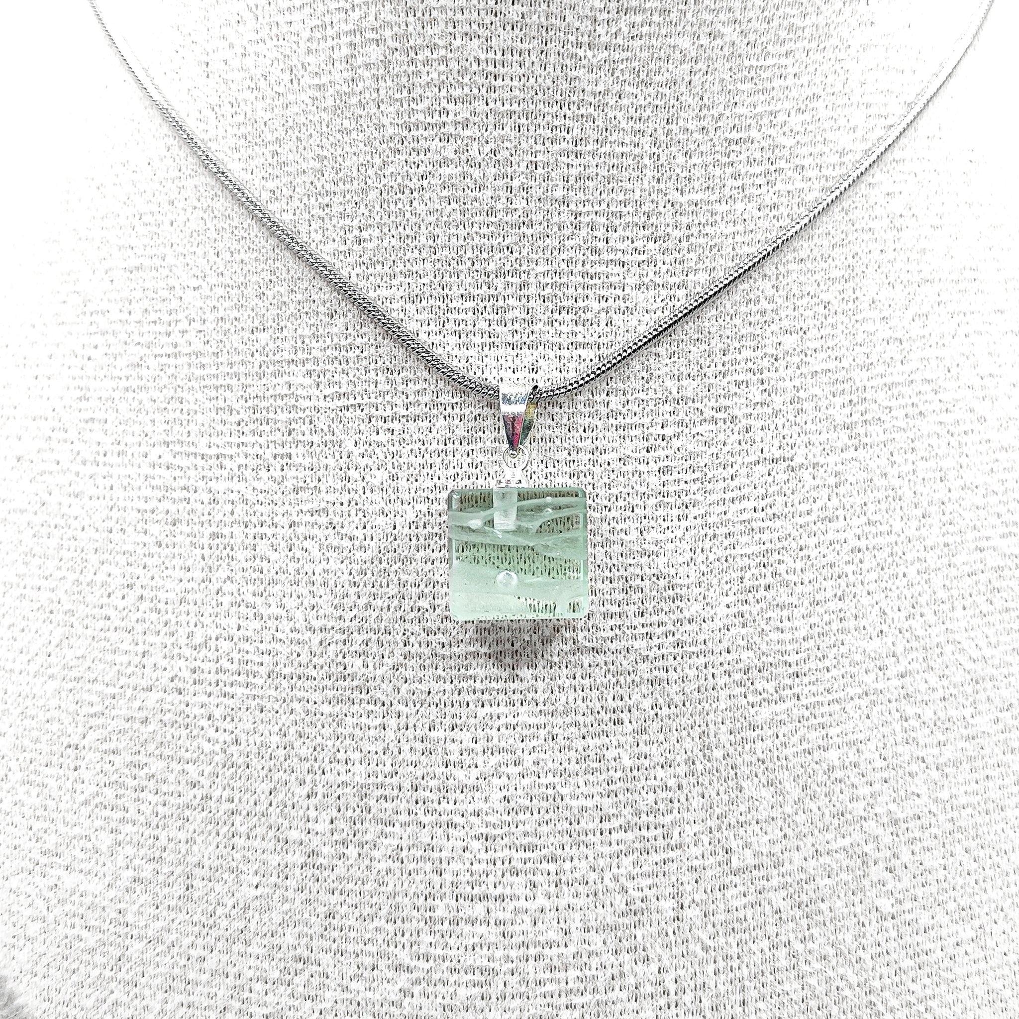 Collar Cubo Color Transparente Colección Vitrae