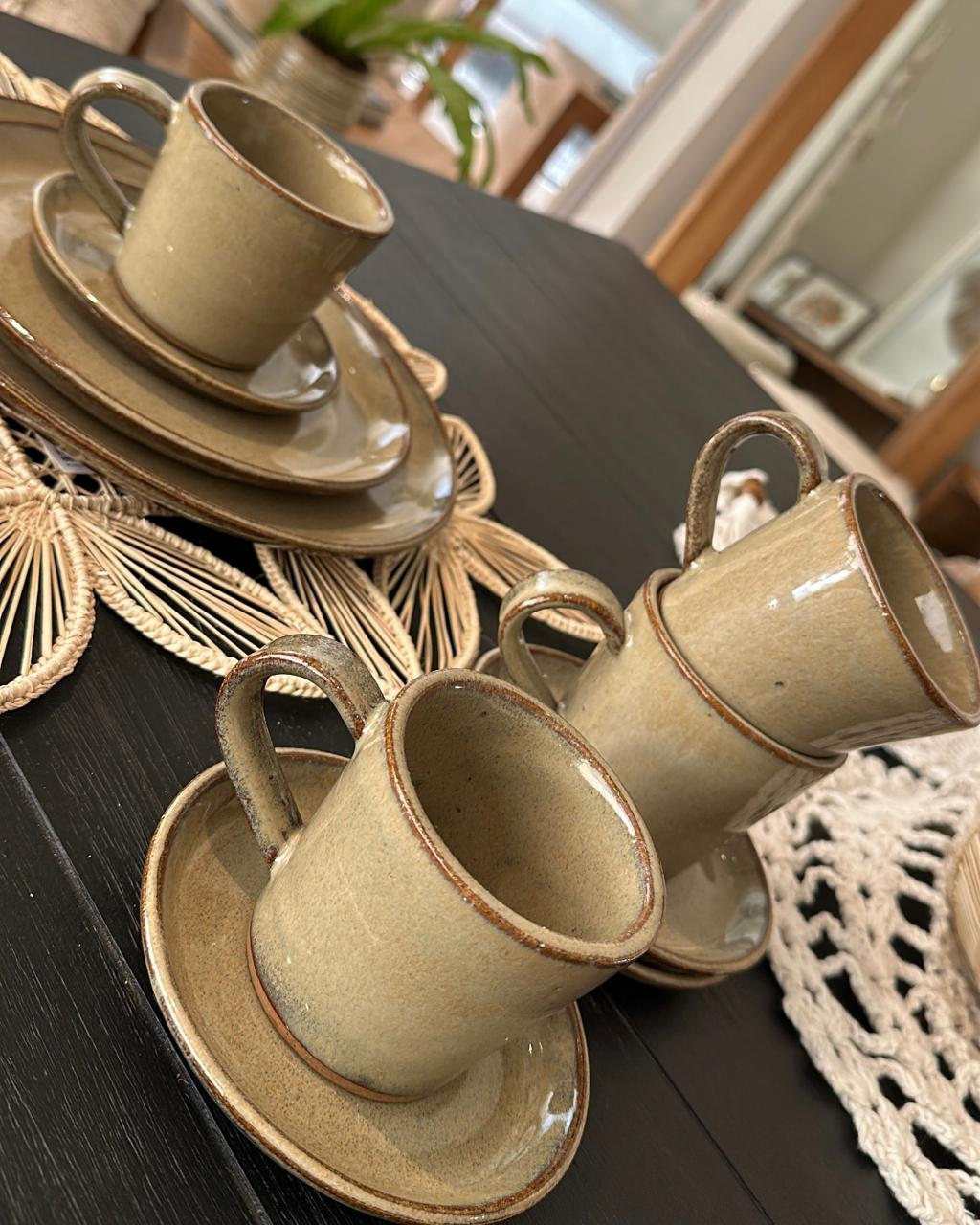 TUSCANY CUPS AND PLATES SET