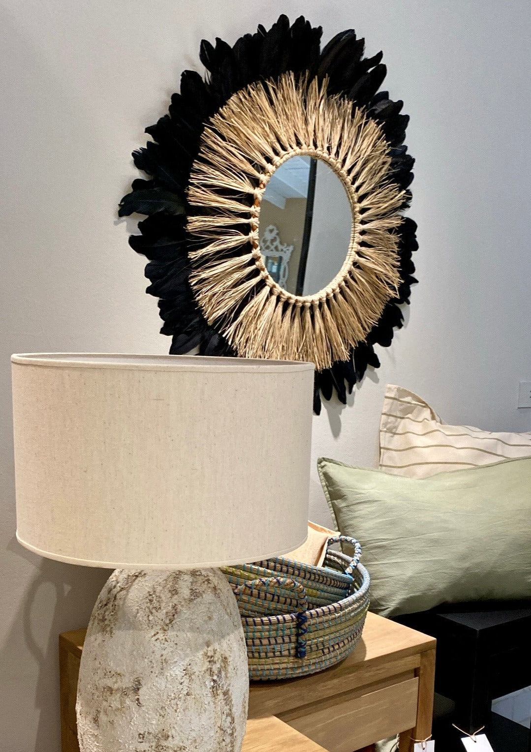 DECORATIVE MIRROR OF BLACK FEATHERS